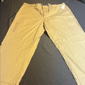 Gap Men's Classic Chino Pants - Tailored Khakis